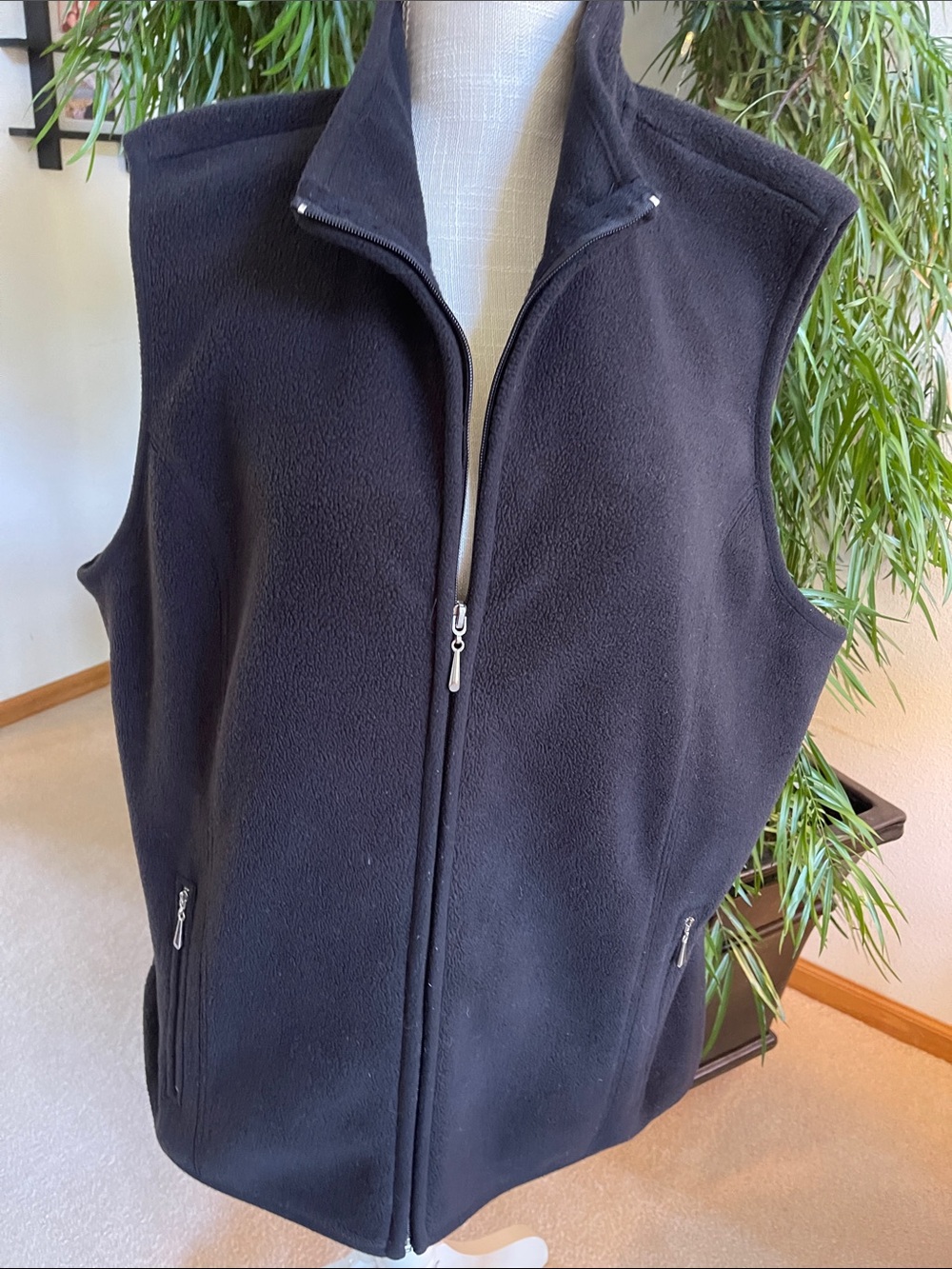 Karen Scott Black Fleece Zip Vest